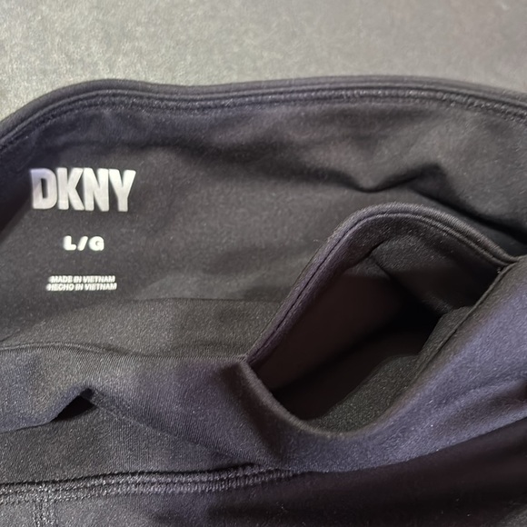 DKNY Bike Shorts, 7” inseam,hip pockets,hidden waist pocket,silver sparkle logo - Picture 6 of 8